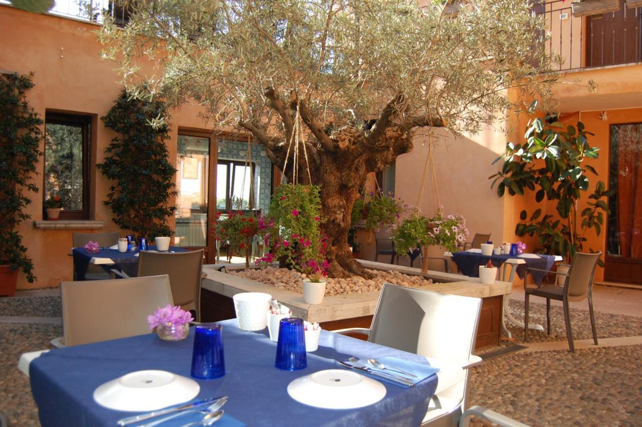 Antico Borgo B&B Con Spa - Adults Only Manerba del Garda Εξωτερικό φωτογραφία