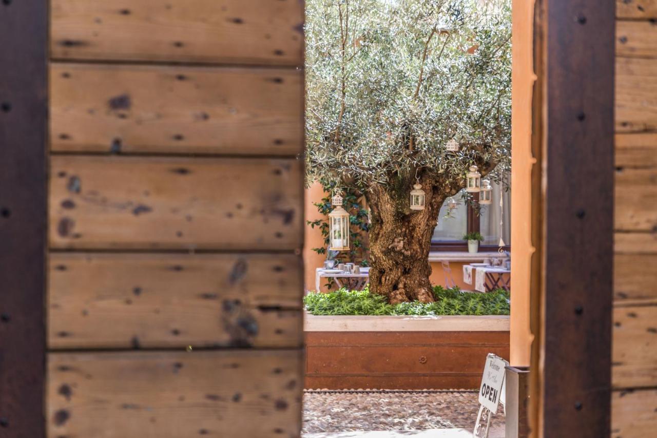 Antico Borgo B&B Con Spa - Adults Only Manerba del Garda Εξωτερικό φωτογραφία